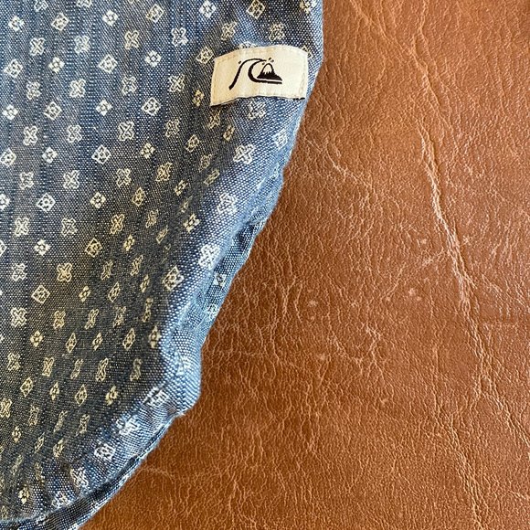 Quicksilver Men's Blue Denim Button Down Shirt - Picture 10 of 15